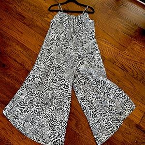 Anthropologie Wide leg Breezy leopard print jumpsuit XS. Worn once